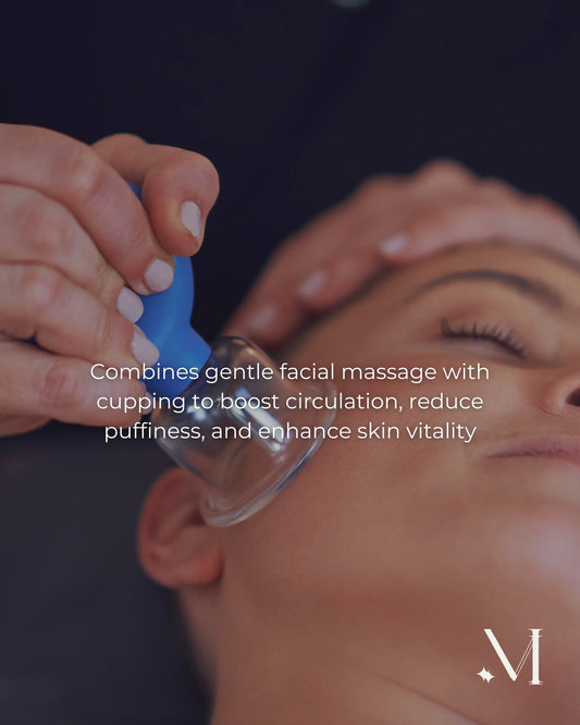 Gezichtsmassage met cuppingtherapie om de bloedsomloop te verbeteren en zwellingen te verminderen.