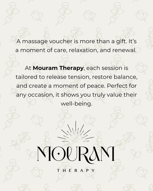 Cadeaubon voor een massage met een rustgevende achtergrond, het logo van Mouram Therapy en een tekst gericht op welzijn.